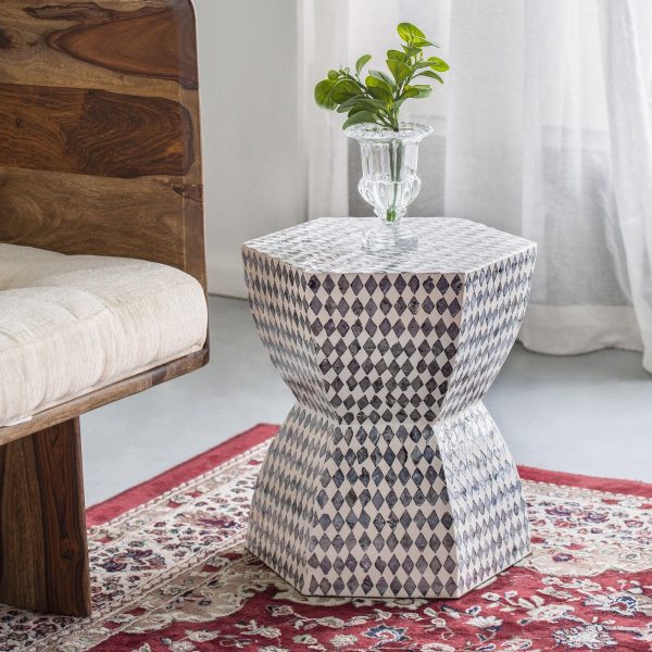 MONOCHROME SHELL STOOL/SIDE TABLE - Image 2